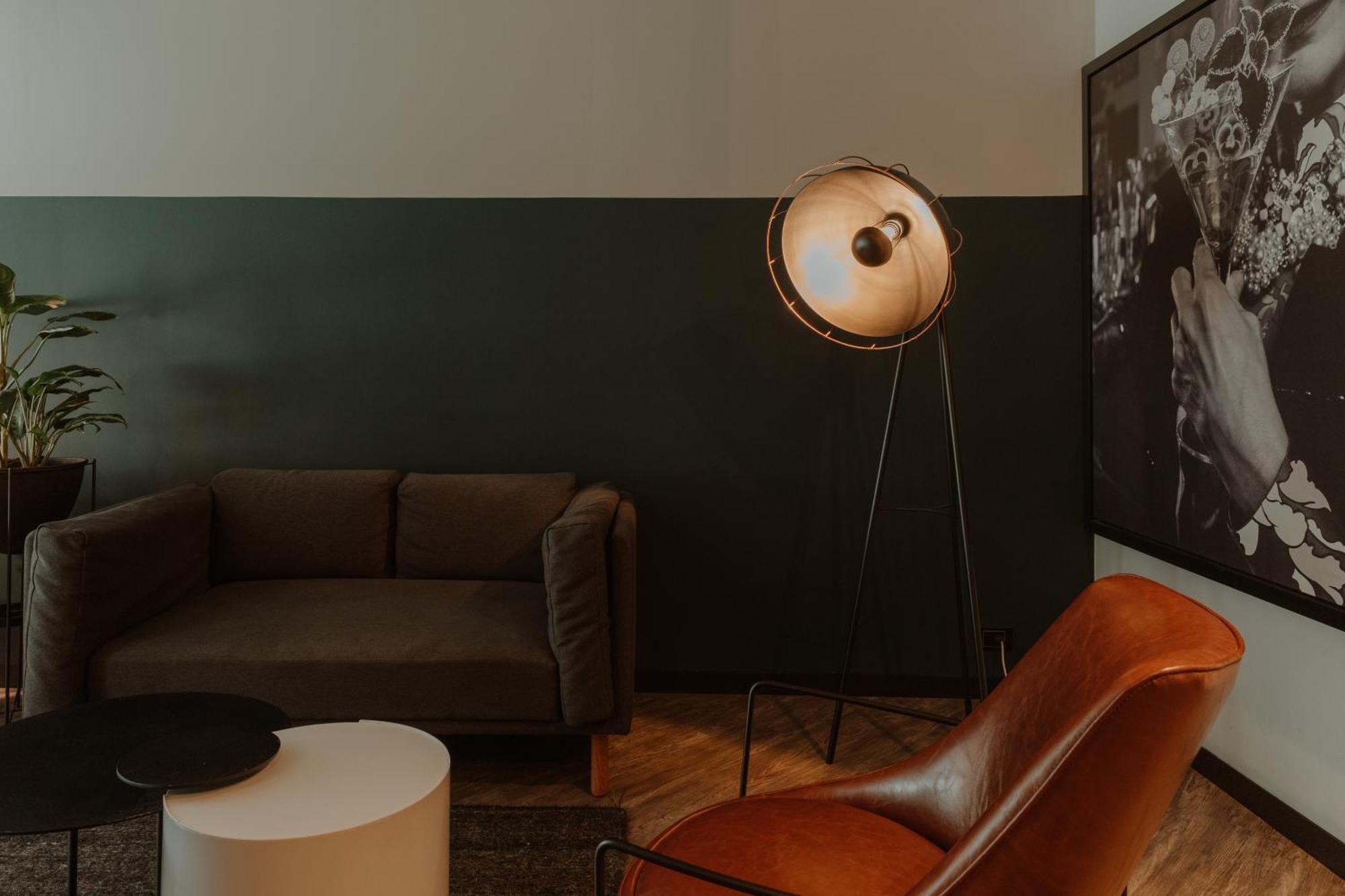 The Click Clack Hotel Medellín Zewnętrze zdjęcie A floor lamp