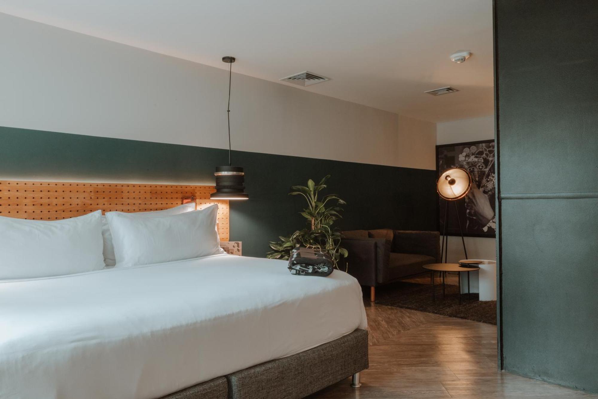 The Click Clack Hotel Medellín Zewnętrze zdjęcie A room at the hotel