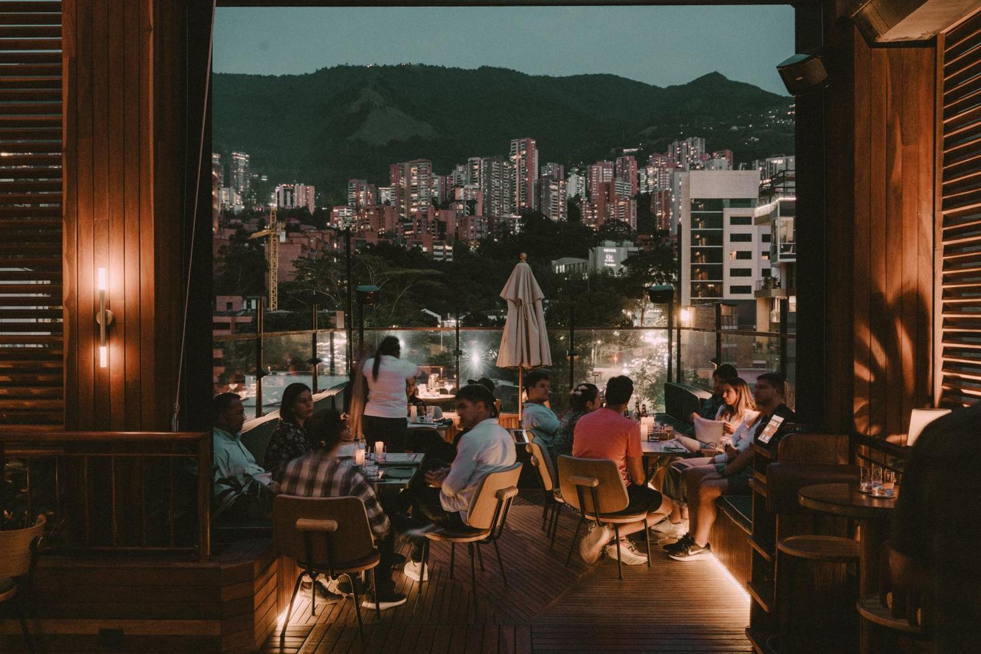 The Click Clack Hotel Medellín Zewnętrze zdjęcie View from the rooftop bar