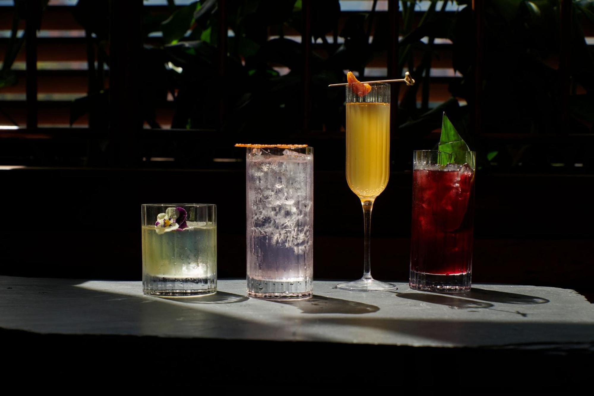 The Click Clack Hotel Medellín Zewnętrze zdjęcie Cocktails at the bar
