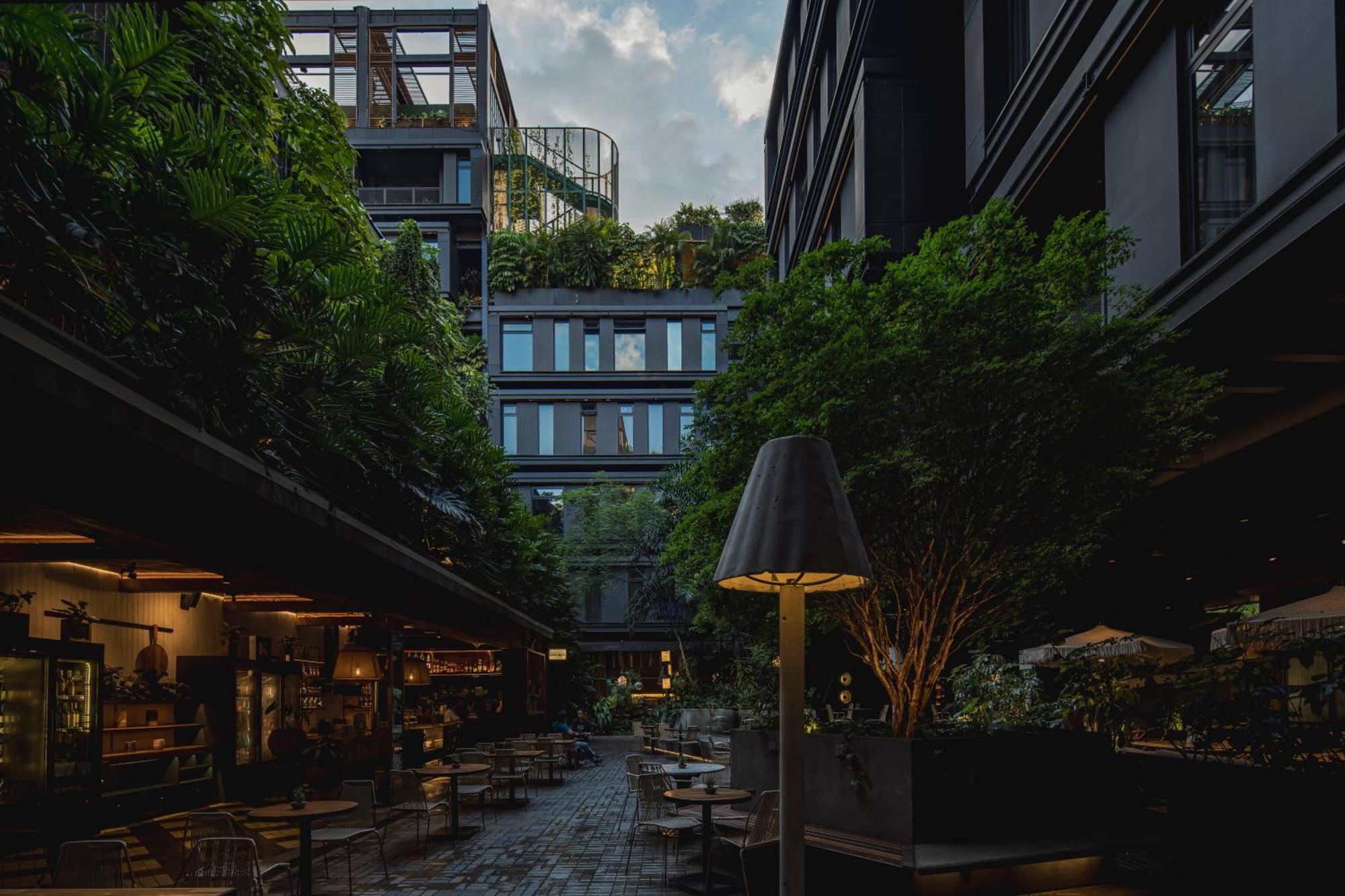 The Click Clack Hotel Medellín Zewnętrze zdjęcie The courtyard of the hotel